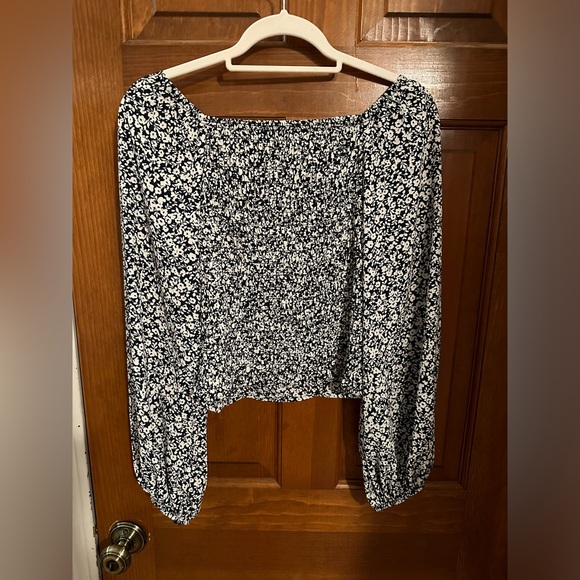 cute floral blouse - Picture 4 of 4